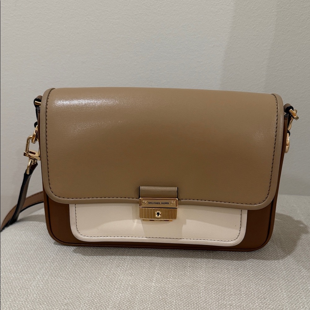 Michael Kors Beige and White Crossbody Bag